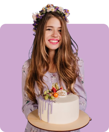 Девочка с тортом